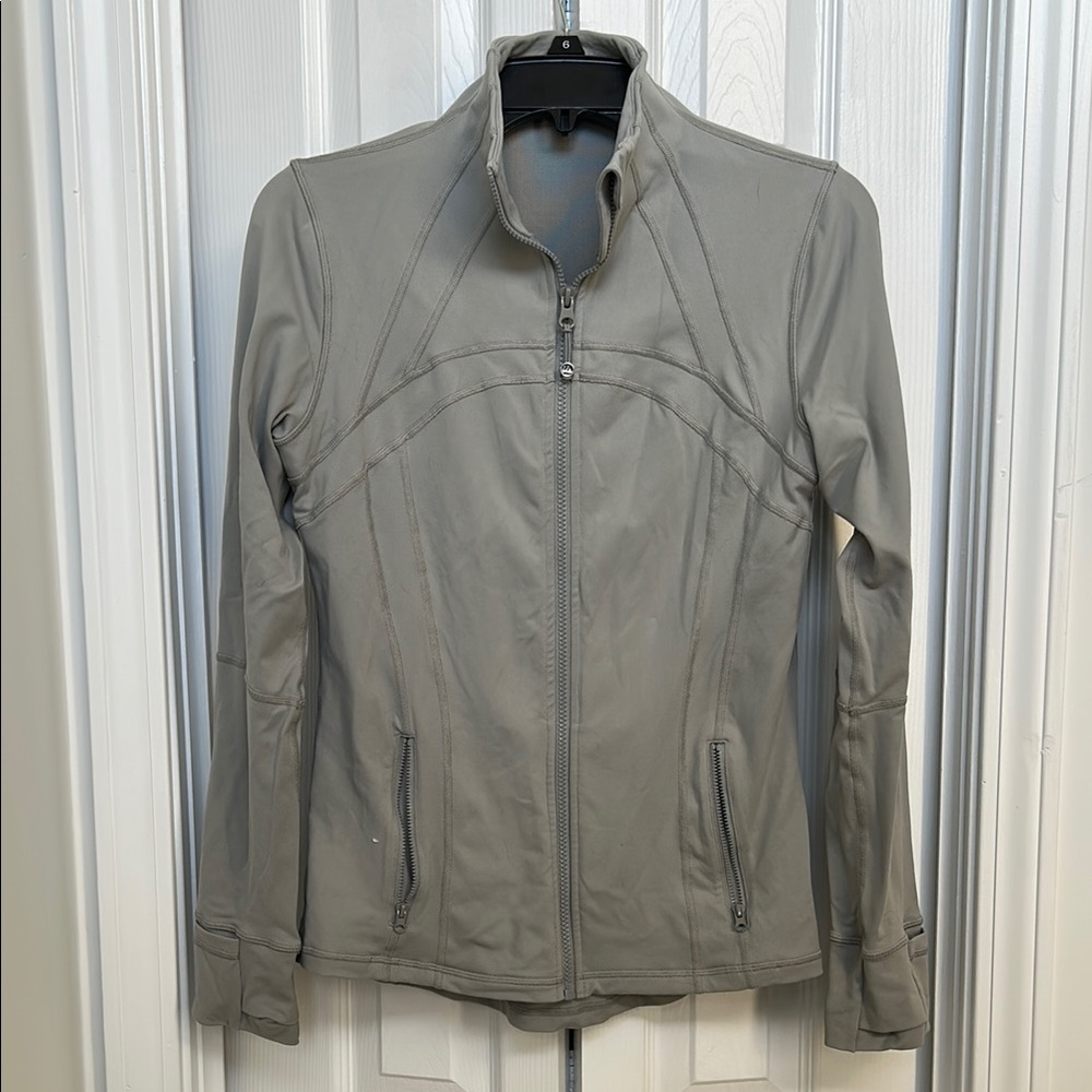 QUEENIEKE Gray Zip-Up Jacket